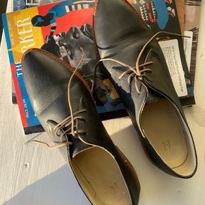 Nisolo James Oxford in Black